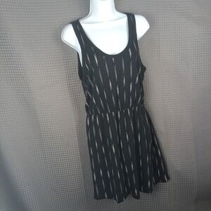 H&M Basics Dress Womens Medium Black Sleeveless Ikat Print Fit & Flare